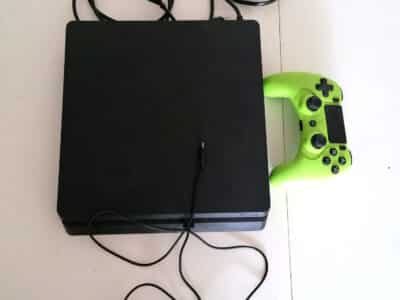 Play Station 4 slim memoria 500GB