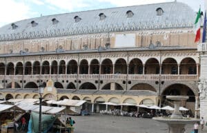 Palazzo della ragione da Piazza delle Erbe-Padova