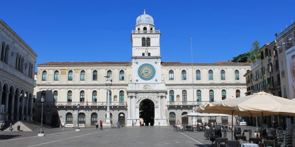 Torre dell’Orologio di Padova-storia, curiosità e guida alla visita-Piazza-dei-Signori